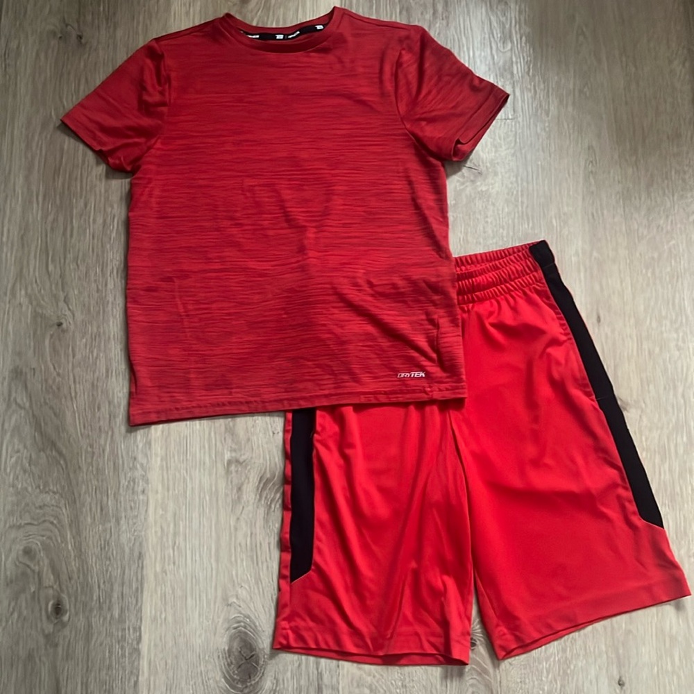 Boys Tek Gear Shirt and Shirts Set Size: M (10/12)